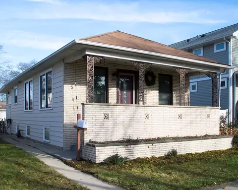 9544 Jackson Ave, Brookfield, IL 60513