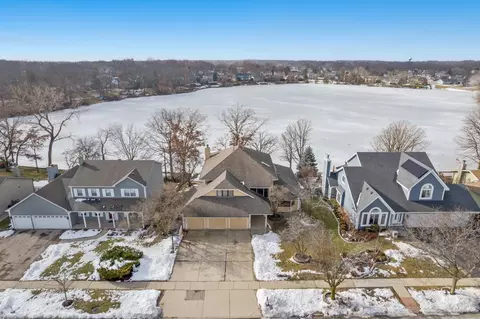 2465 Heron Dr, Lindenhurst, IL 60046