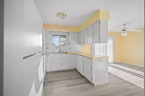 Kitchen - 315 Robert Dr, Normal, IL 61761 photo 2 of 4