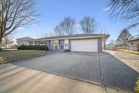 Exterior - 315 Robert Dr, Normal, IL 61761 photo 7 of 8
