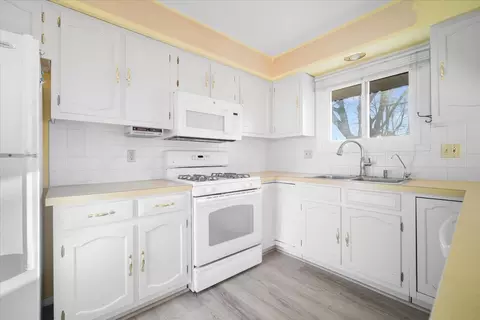 Kitchen - 315 Robert Dr, Normal, IL 61761 photo 3 of 4