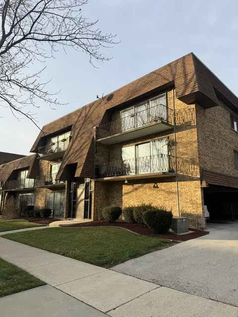 7002 99th St #305, Chicago Ridge, IL 60415