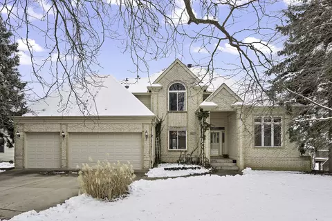 822 Queens Gate Cir, Sugar Grove, IL 60554
