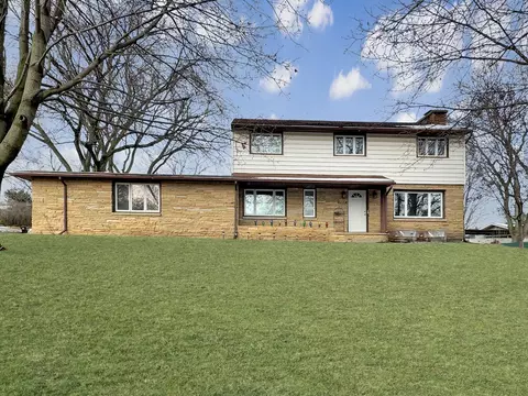 1352 W Empire St, Freeport, IL 61032