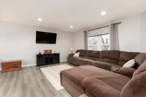 202 Augusta Dr, Mchenry, IL 60050 photo 3