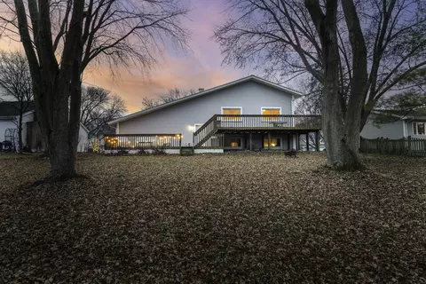 1119 Hidden Spring Dr, Naperville, IL 60540 photo 2