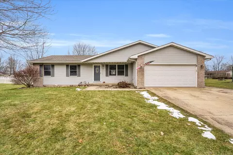 63 Glenbrook Ln, Fisher, IL 61843