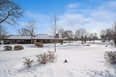 3955 Mission Hills Rd #A104, Northbrook, IL 60062