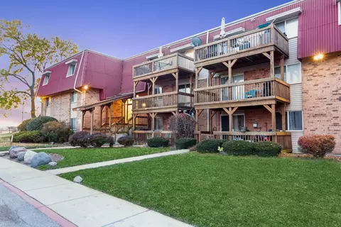1870 Tall Oaks Dr #1105, Aurora, IL 60505
