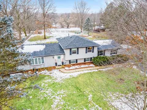 7 N298 Longridge Rd, Saint Charles, IL 60175