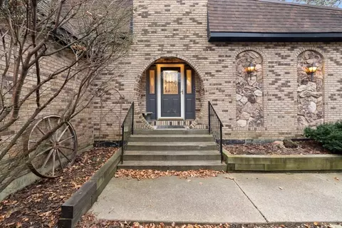 337 W Austin Ave, Libertyville, IL 60048