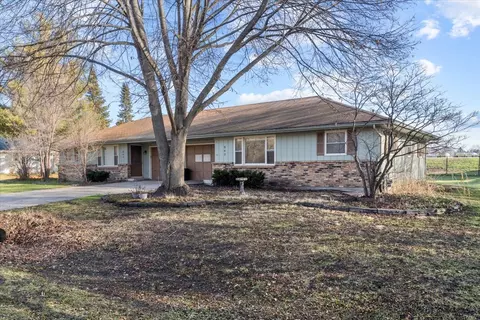 940-942 Mcclaran Ave, Aurora, IL 60506
