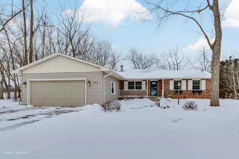 1814 Bittersweet Dr, Saint Anne, IL 60964