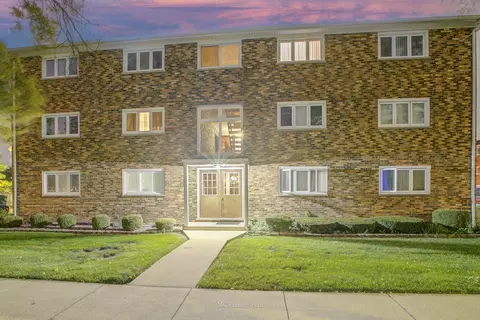 5834 W 77th St #304, Burbank, IL 60459