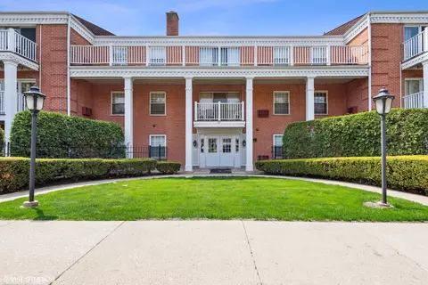 90 S 6th Ave #102, La Grange, IL 60525