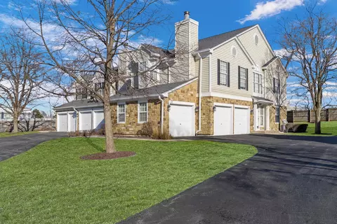 658 Portage Ct, Vernon Hills, IL 60061