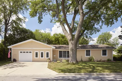 212 Yuma Ln, Carol Stream, IL 60188