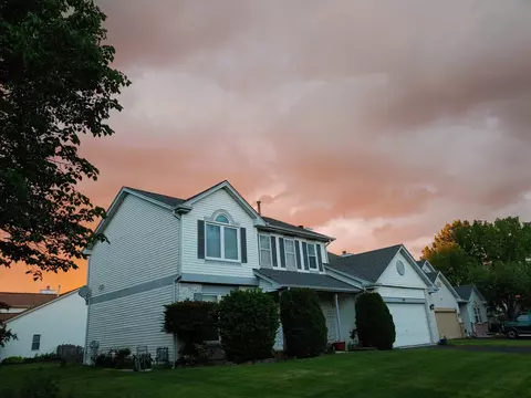 701 Birchwood Dr, Bolingbrook, IL 60490