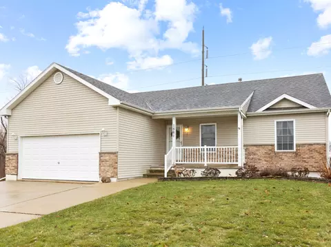 1561 Ginny Ln, Woodstock, IL 60098