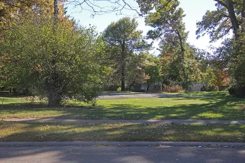 1004 Portsmouth Cir, Gurnee, IL 60031