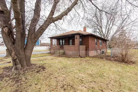 604 N Oplaine Rd, Gurnee, IL 60031