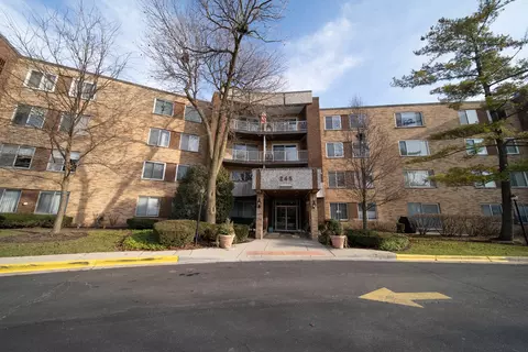 245 S Park Ln #104, Palatine, IL 60074