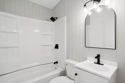 Bath - 1508 Dobbins Dr, Champaign, IL 61821 photo 1 of 2