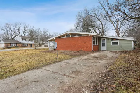 Exterior - 1508 Dobbins Dr, Champaign, IL 61821 photo 5 of 7