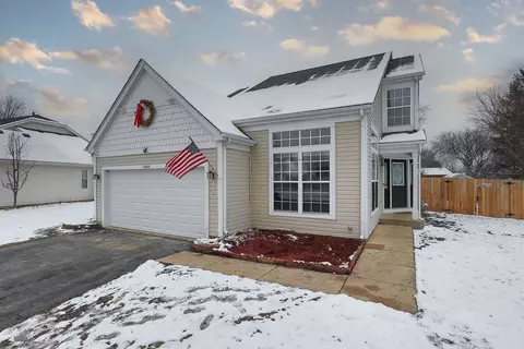 1060 N Harvard Cir, South Elgin, IL 60177
