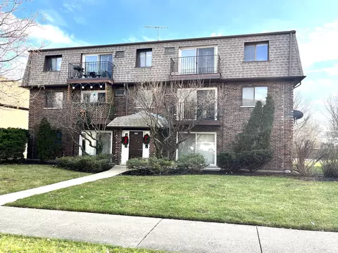 1220 Whispering Hills Ct #2A, Naperville, IL 60540
