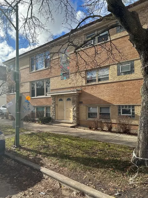 2348 N Menard Ave #2C, Chicago, IL 60639