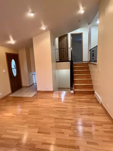 845 Beau Dr, Des Plaines, IL 60016 photo 4