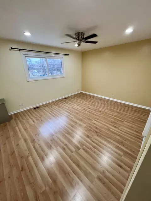 845 Beau Dr, Des Plaines, IL 60016 photo 16