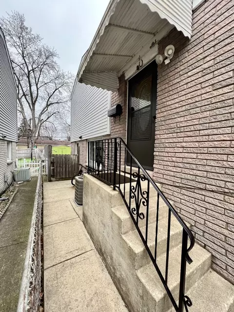 845 Beau Dr, Des Plaines, IL 60016 photo 3