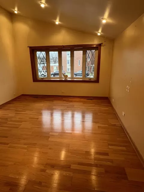 845 Beau Dr, Des Plaines, IL 60016 photo 5