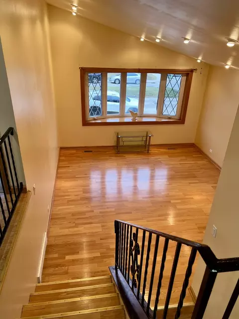 845 Beau Dr, Des Plaines, IL 60016 photo 6