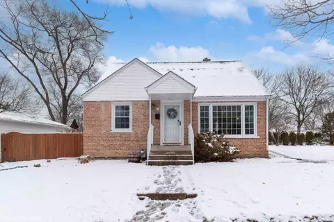 122 E Helen Rd, Palatine, IL 60067