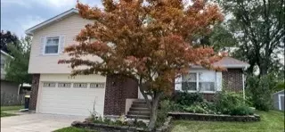 468 Heather Ln, Carol Stream, IL 60188