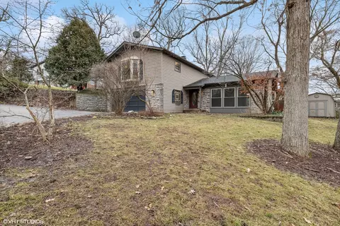 804 Greenwood Ave, Carpentersville, IL 60110