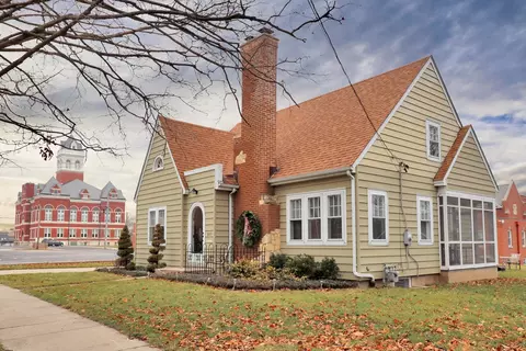 203 S 5th St, Oregon, IL 61061