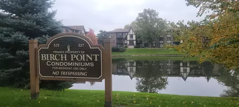 525 Cumnor Rd #302, Westmont, IL 60559