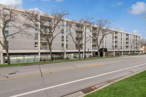 1625 Sheridan Rd #301, Wilmette, IL 60091