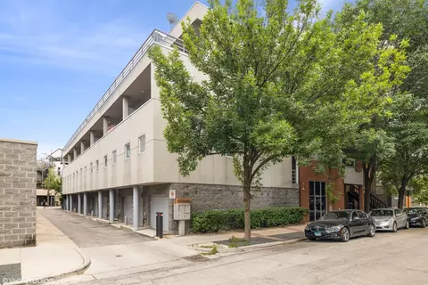 943 W Huron St #B, Chicago, IL 60642