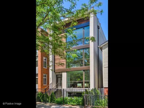 1512 W Chestnut St #2, Chicago, IL 60642