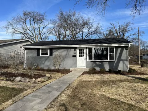 500 Apache Ave, Carpentersville, IL 60110