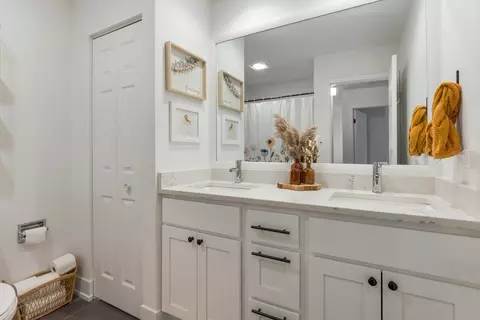 77 Pine Cir, Cary, IL 60013 photo 8
