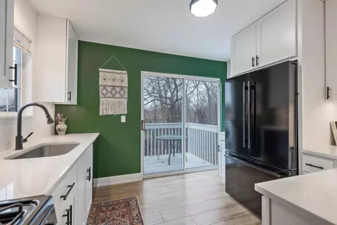 77 Pine Cir, Cary, IL 60013 photo 4