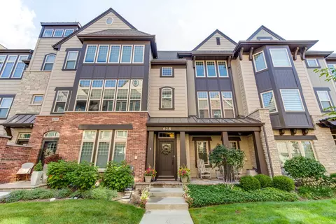 628 Parkside Ct, Libertyville, IL 60048