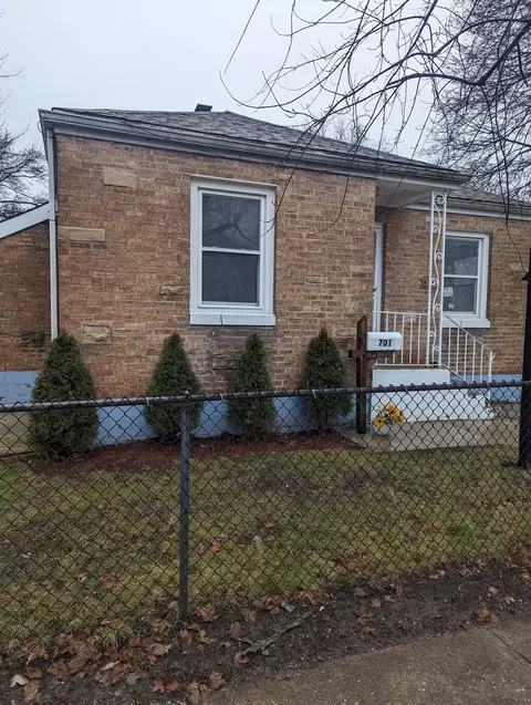 701 W Water St, Waukegan, IL 60085