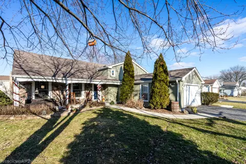 628 Independence Ave, Westmont, IL 60559